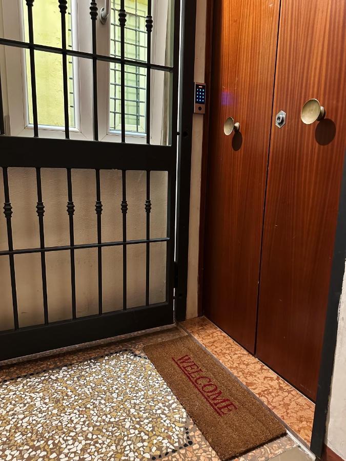 Koro'S Apartments Болоня Екстериор снимка